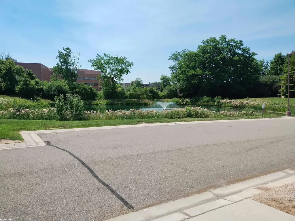 6619 Apt 102 Ridgefield Cir Street West Bloomfield Charter Township MI 48322