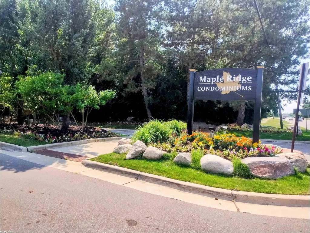 6619 Apt 102 Ridgefield Cir Street West Bloomfield Charter Township MI 48322