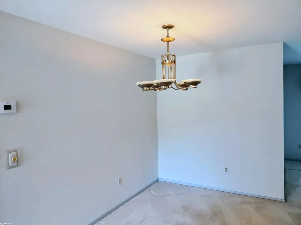 6619 Apt 102 Ridgefield Cir Street West Bloomfield Charter Township MI 48322