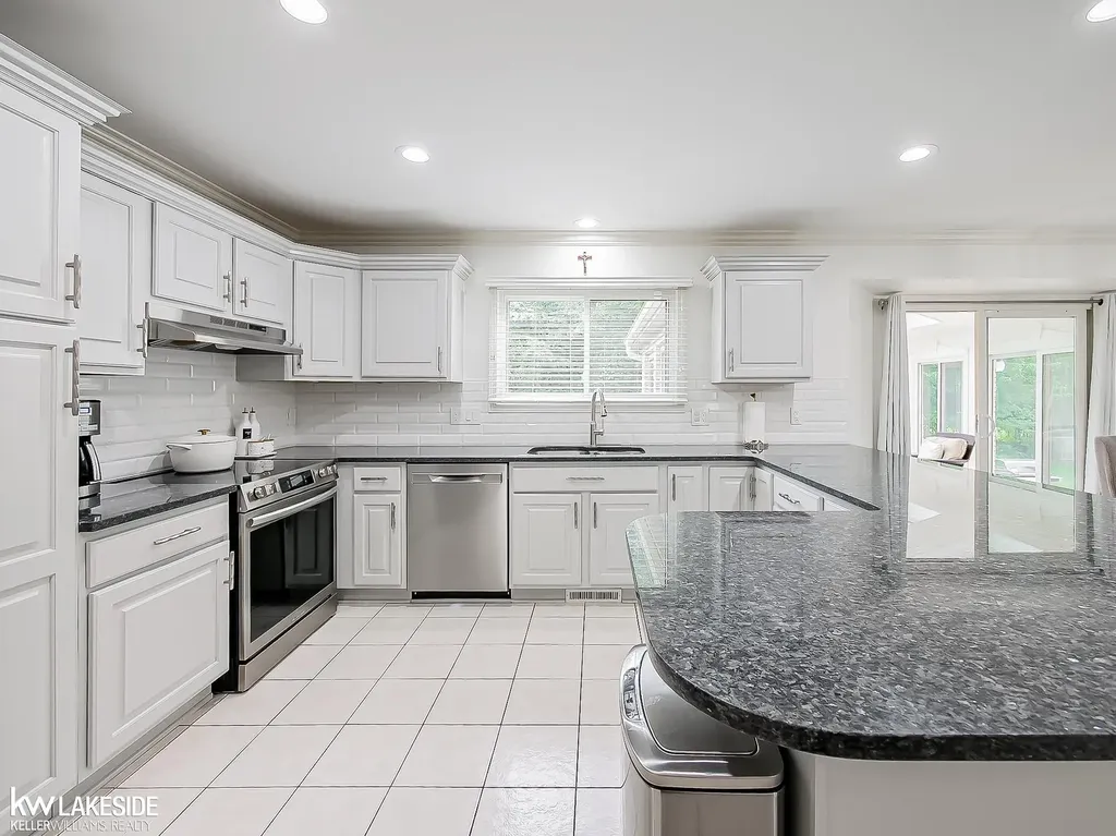 2058 Reagan Drive Rochester Hills City MI 48309