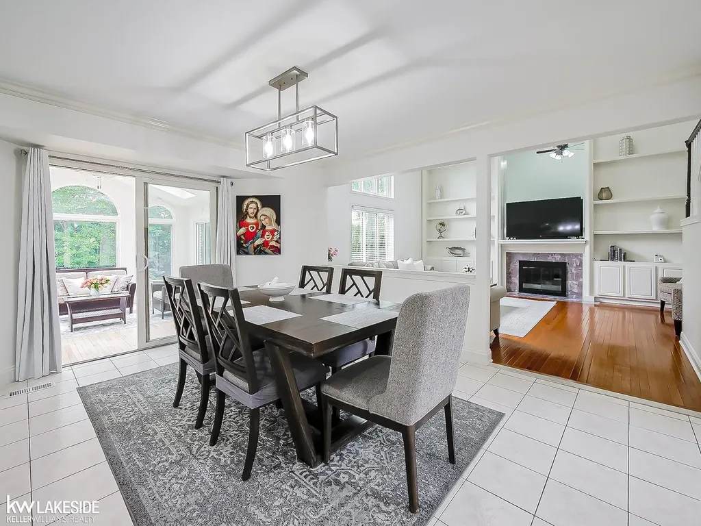 2058 Reagan Drive Rochester Hills City MI 48309
