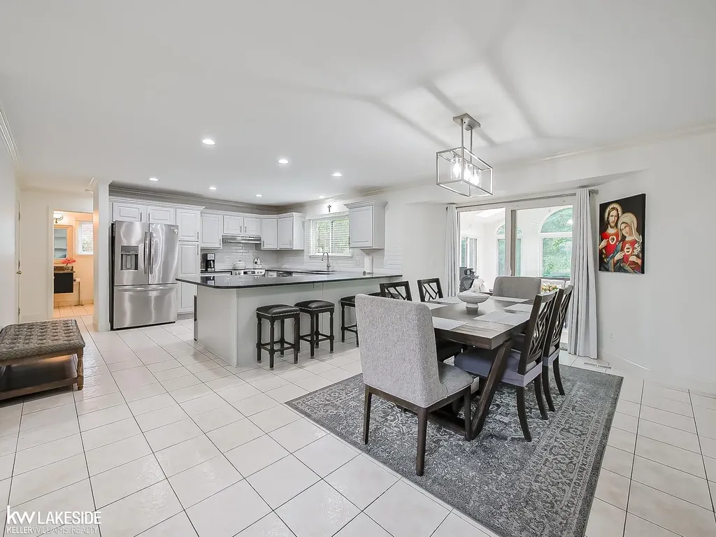 2058 Reagan Drive Rochester Hills City MI 48309