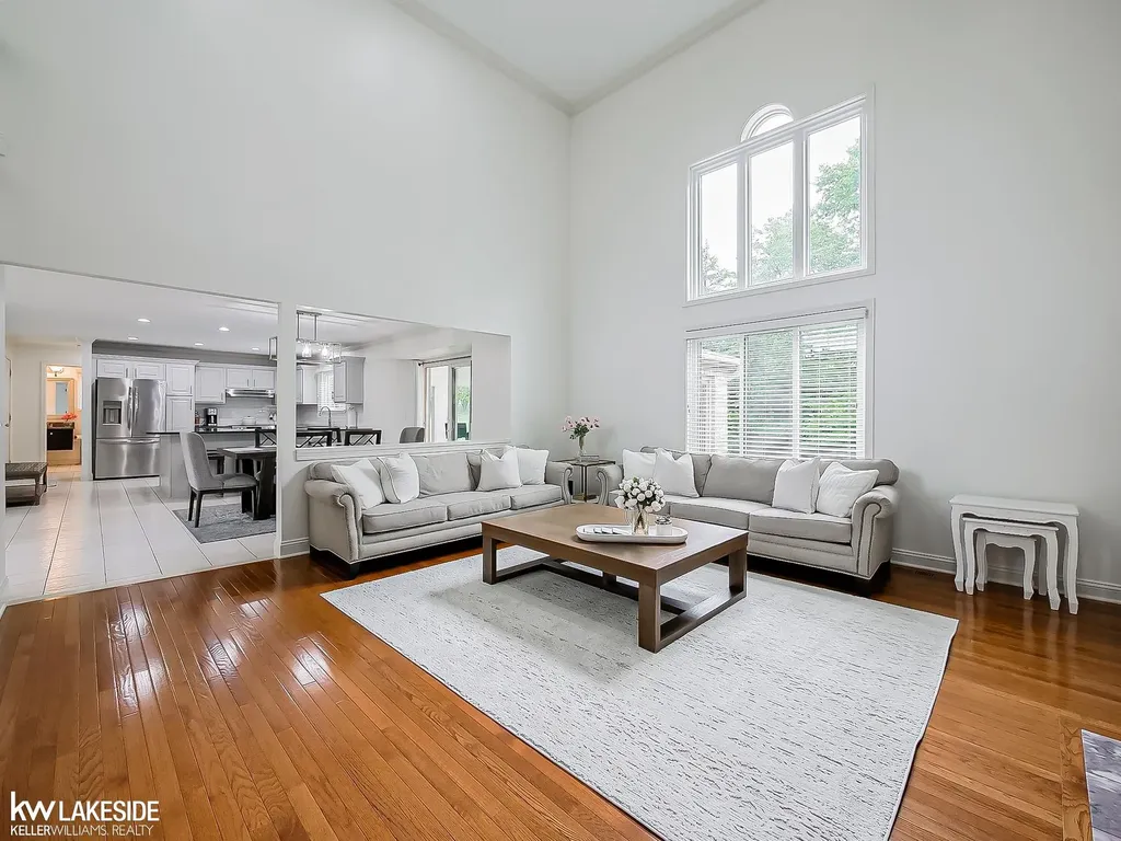 2058 Reagan Drive Rochester Hills City MI 48309