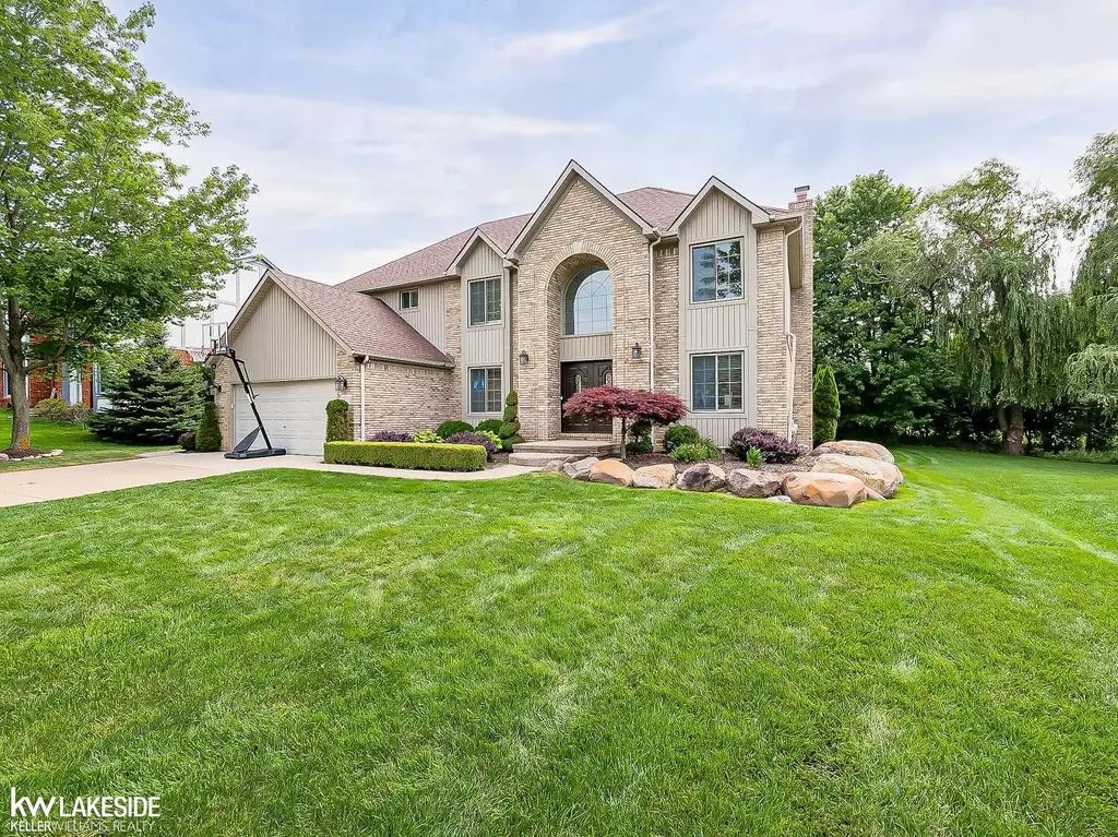 2058 Reagan Drive Rochester Hills City MI 48309