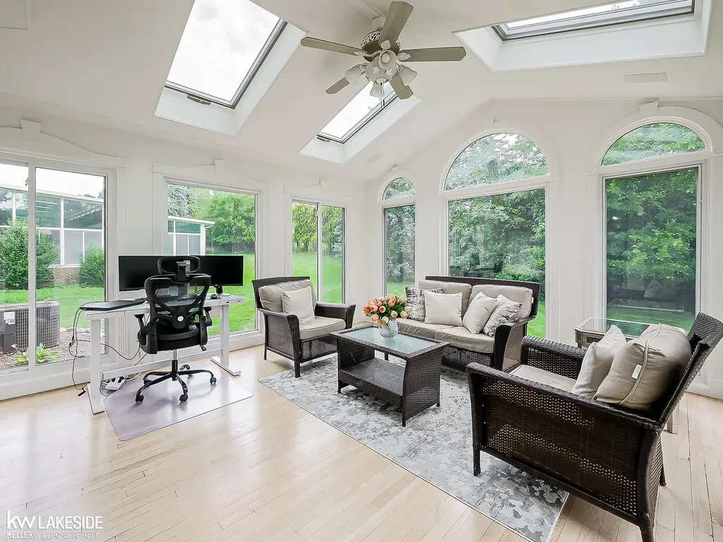 2058 Reagan Drive Rochester Hills City MI 48309