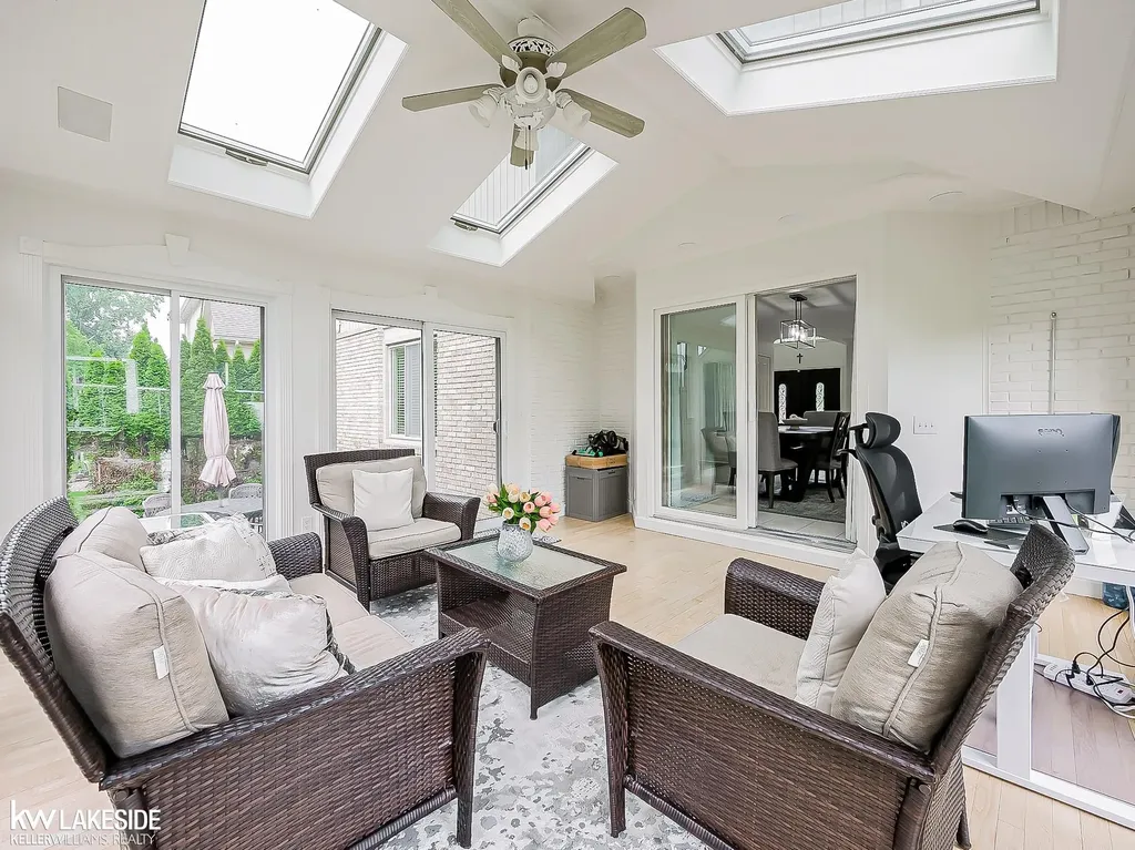2058 Reagan Drive Rochester Hills City MI 48309