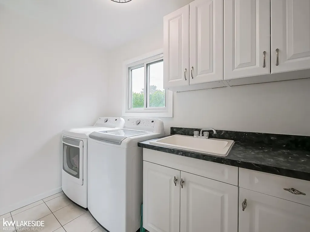 2058 Reagan Drive Rochester Hills City MI 48309