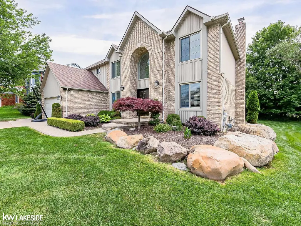 2058 Reagan Drive Rochester Hills City MI 48309