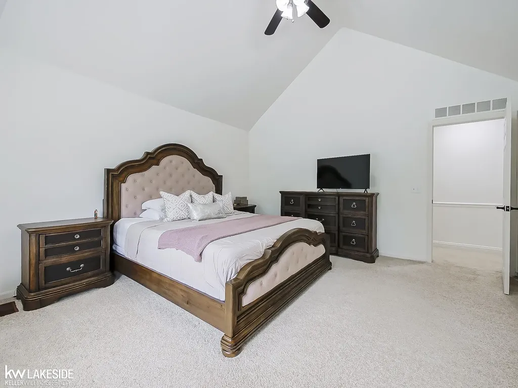 2058 Reagan Drive Rochester Hills City MI 48309