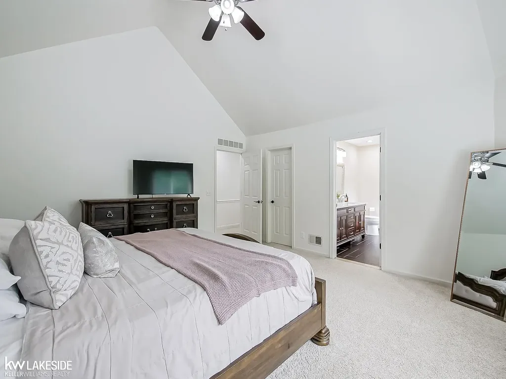 2058 Reagan Drive Rochester Hills City MI 48309