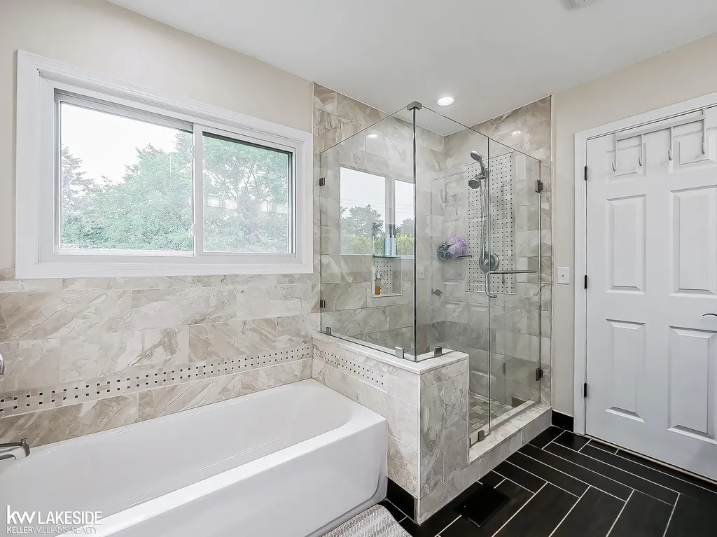 2058 Reagan Drive Rochester Hills City MI 48309