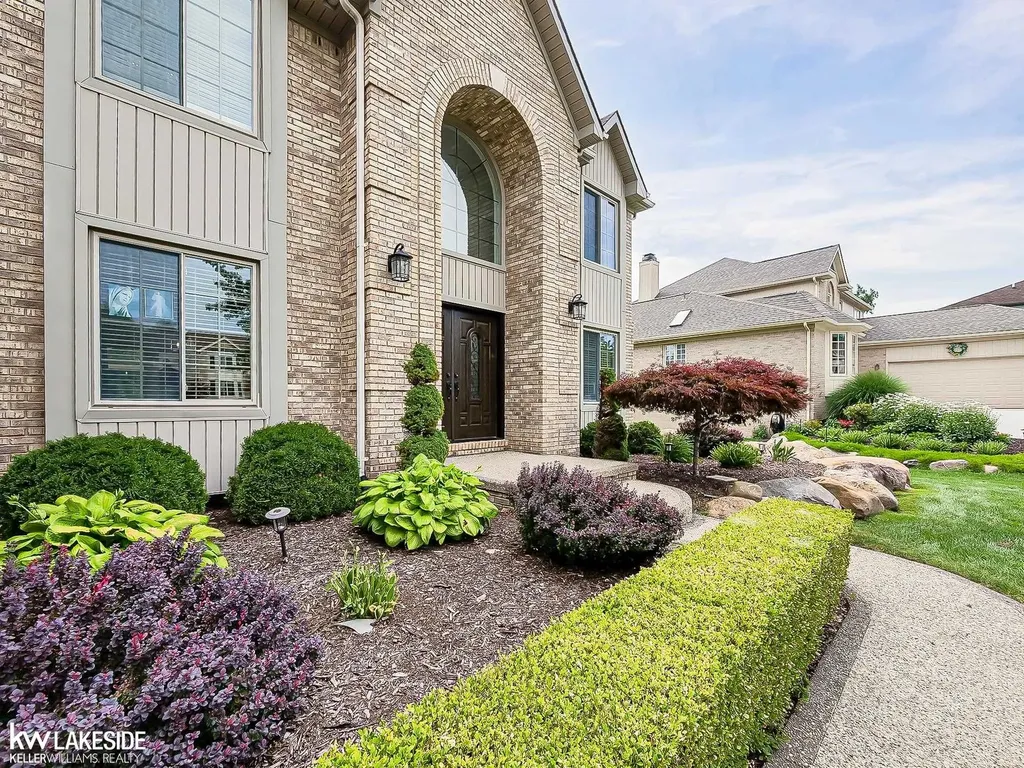 2058 Reagan Drive Rochester Hills City MI 48309