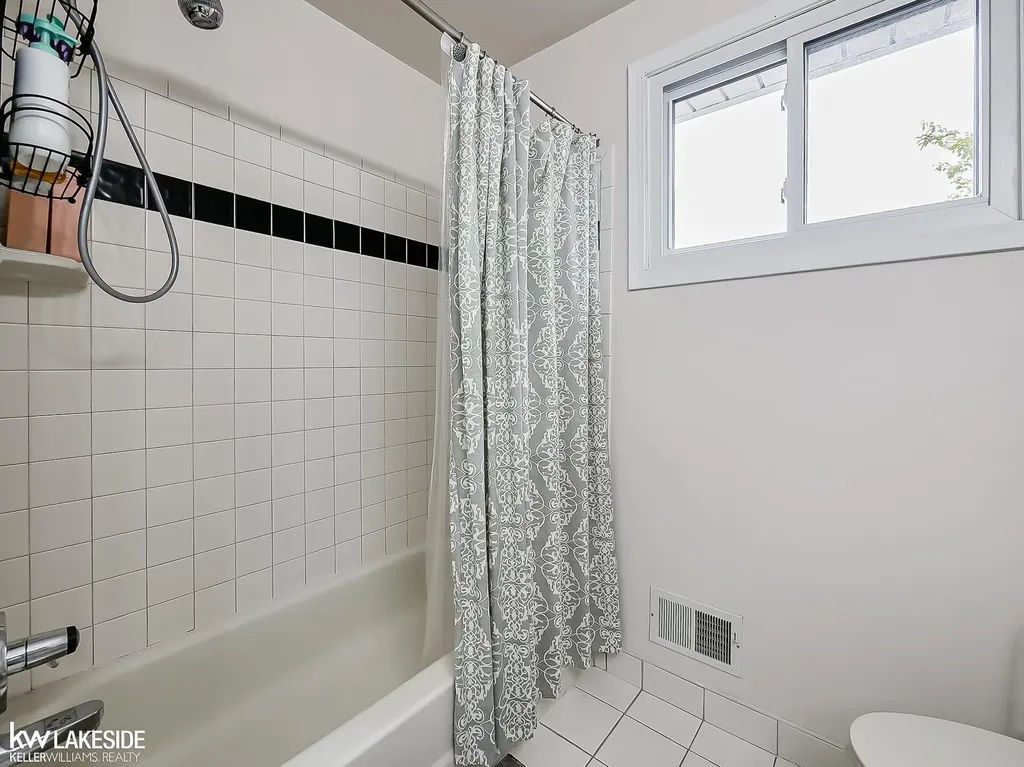 2058 Reagan Drive Rochester Hills City MI 48309