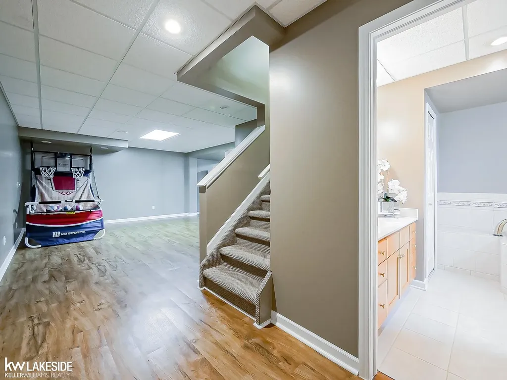 2058 Reagan Drive Rochester Hills City MI 48309