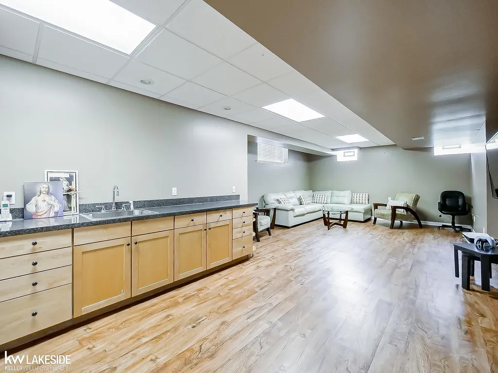 2058 Reagan Drive Rochester Hills City MI 48309