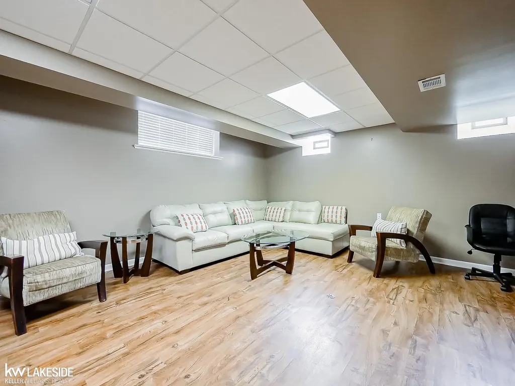 2058 Reagan Drive Rochester Hills City MI 48309
