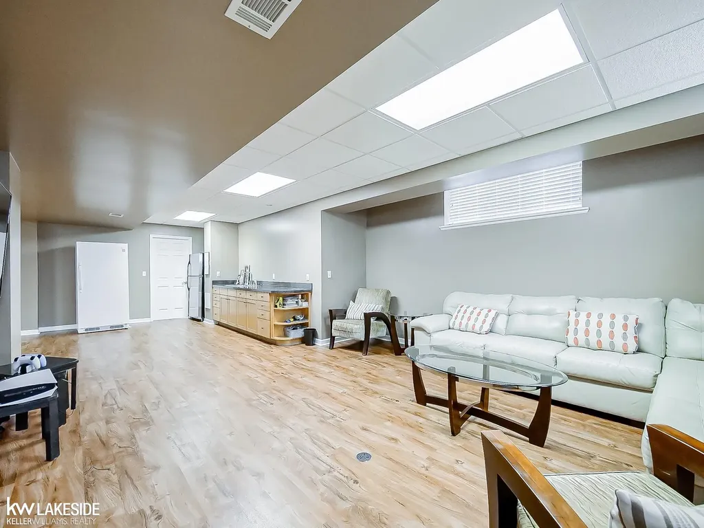 2058 Reagan Drive Rochester Hills City MI 48309
