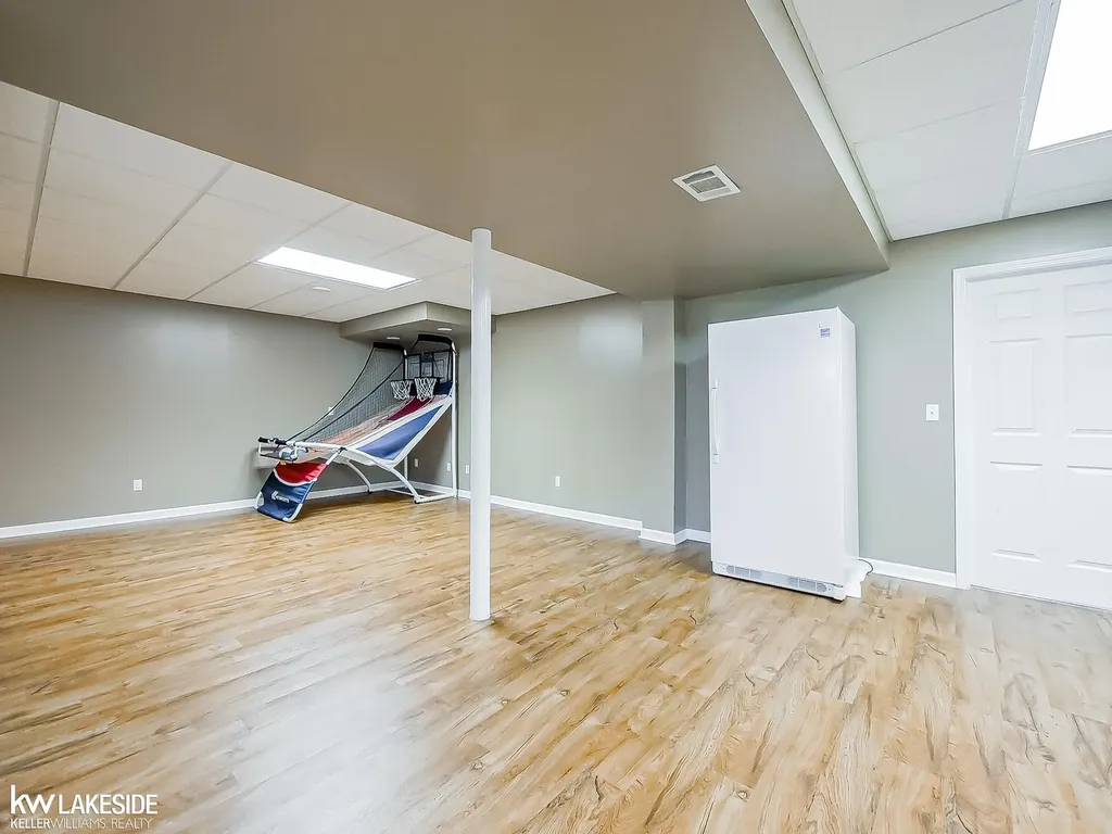2058 Reagan Drive Rochester Hills City MI 48309