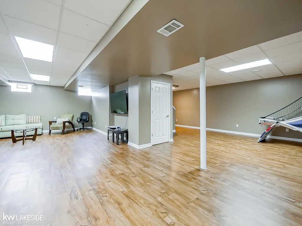 2058 Reagan Drive Rochester Hills City MI 48309