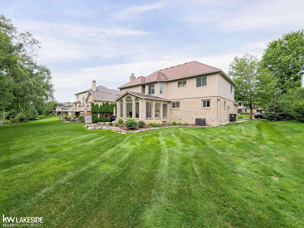 2058 Reagan Drive Rochester Hills City MI 48309