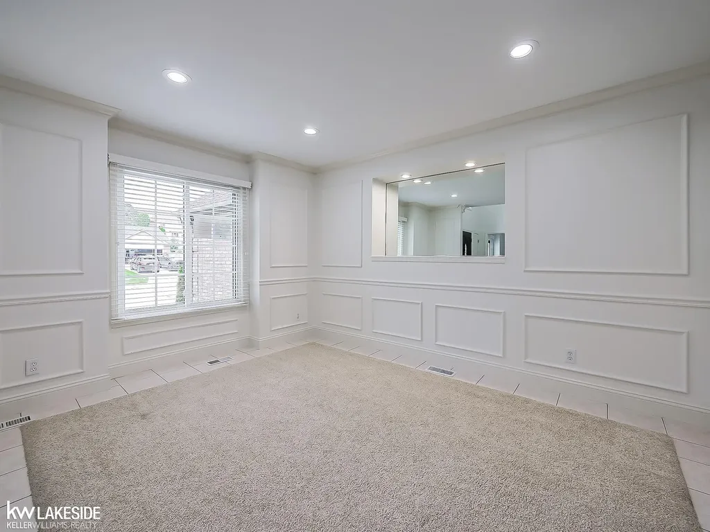 2058 Reagan Drive Rochester Hills City MI 48309