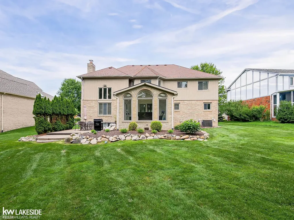 2058 Reagan Drive Rochester Hills City MI 48309