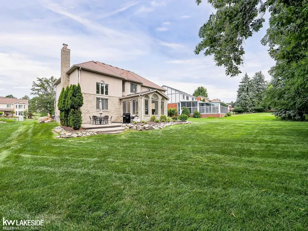 2058 Reagan Drive Rochester Hills City MI 48309