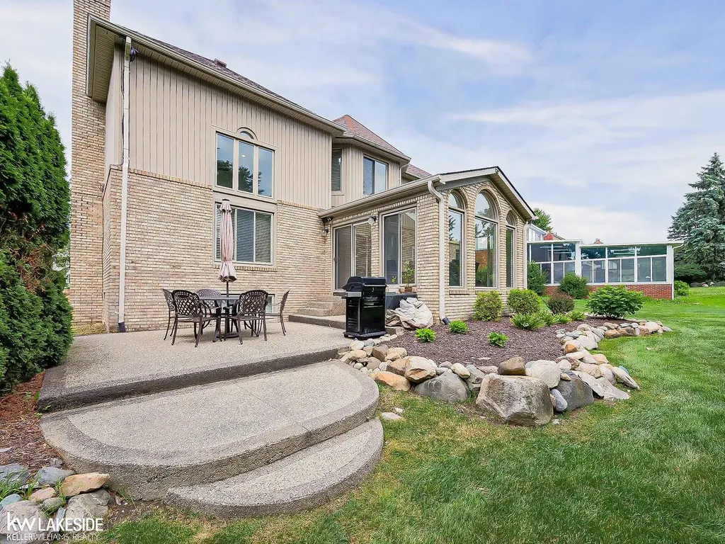 2058 Reagan Drive Rochester Hills City MI 48309