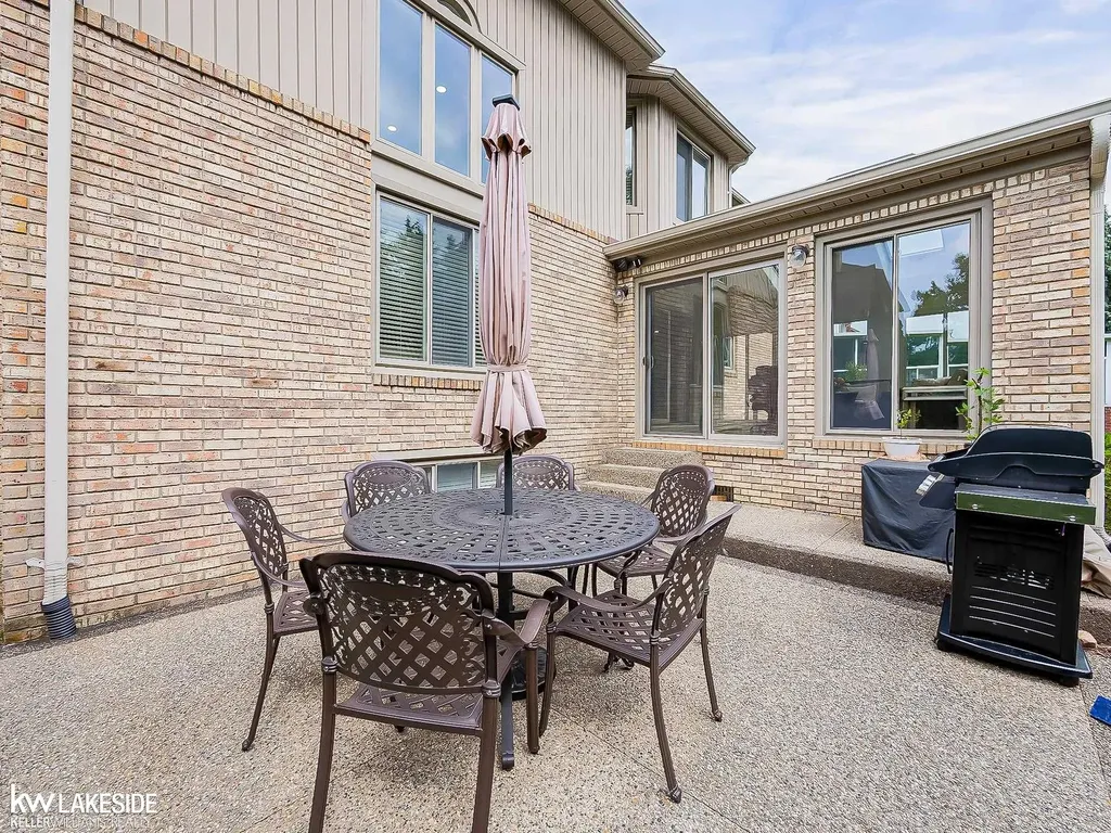 2058 Reagan Drive Rochester Hills City MI 48309