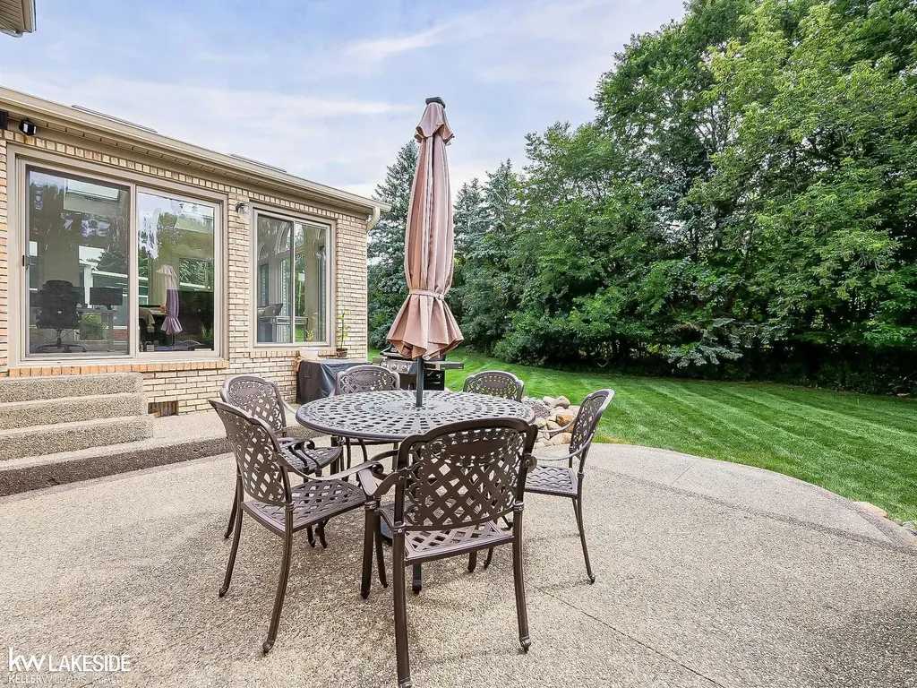 2058 Reagan Drive Rochester Hills City MI 48309