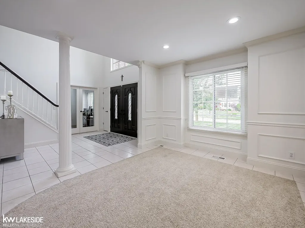 2058 Reagan Drive Rochester Hills City MI 48309