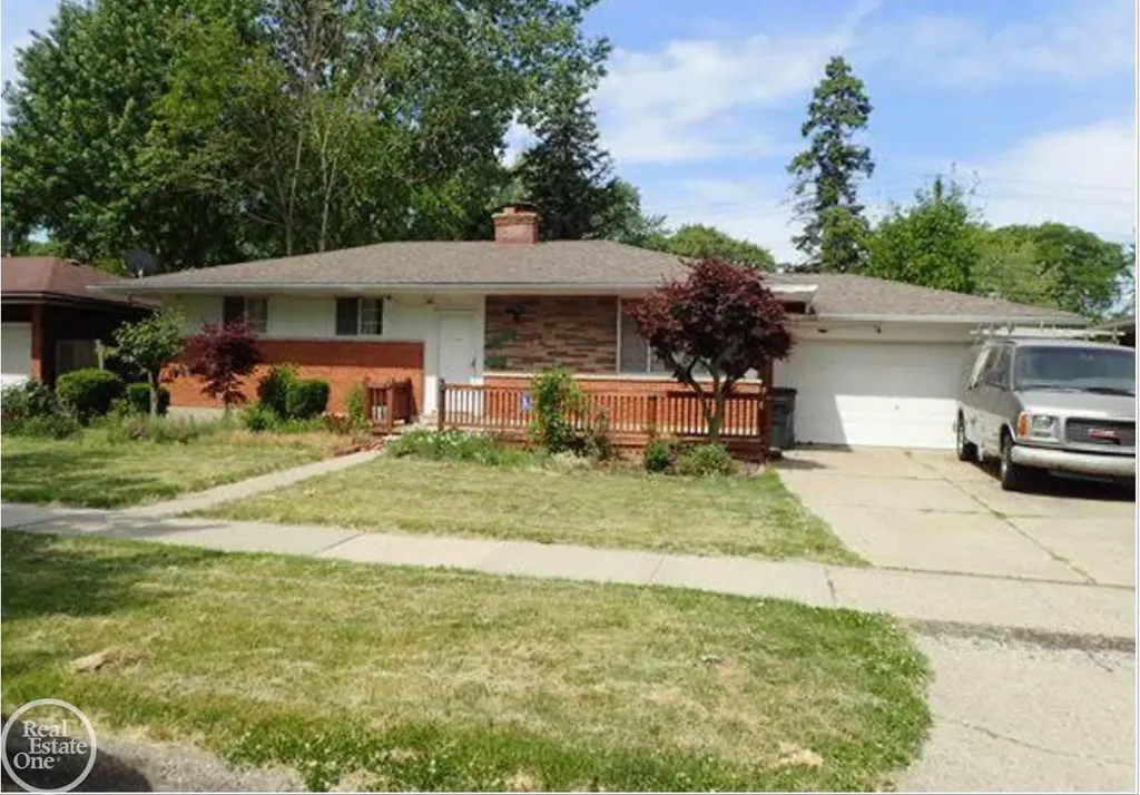 36269 Oakshire Street Clinton Charter Township MI 48035