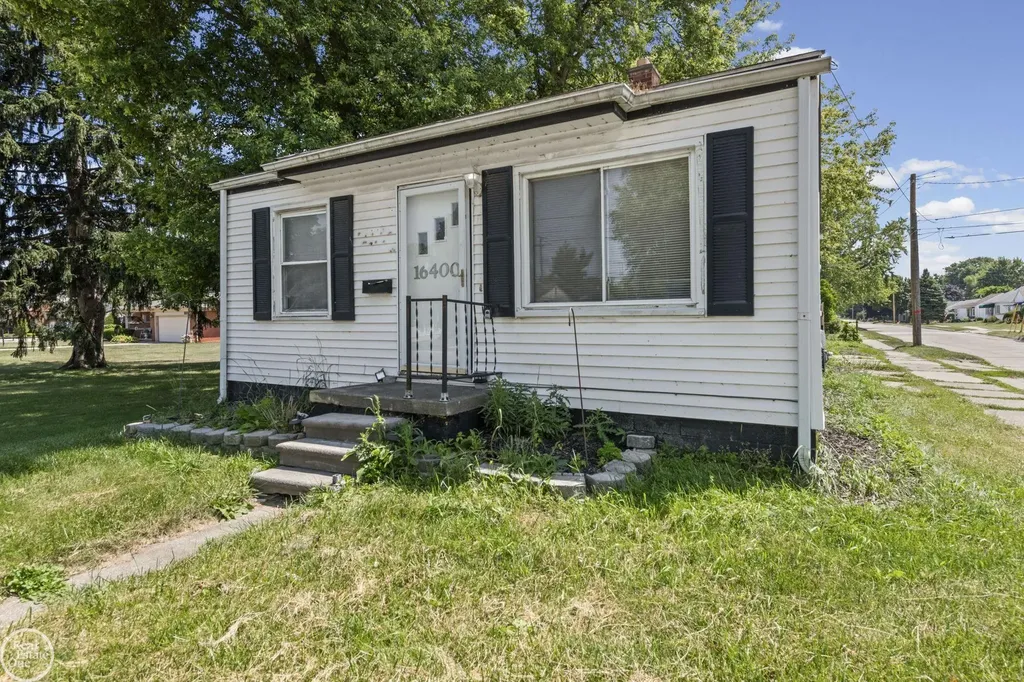 16400 Curtis Street Roseville City MI 48066