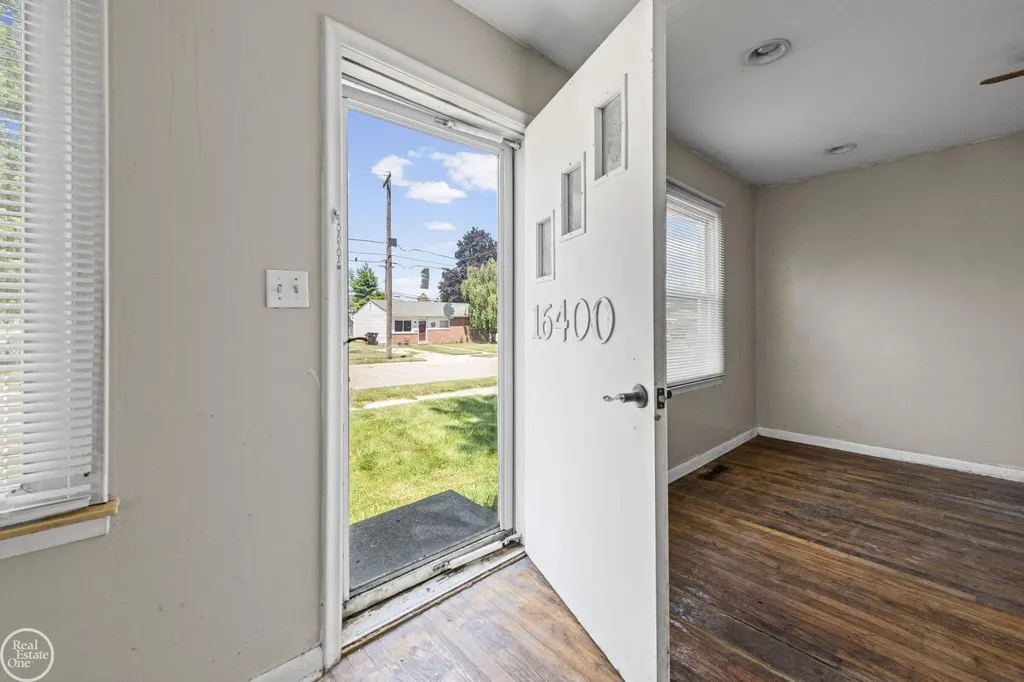 16400 Curtis Street Roseville City MI 48066