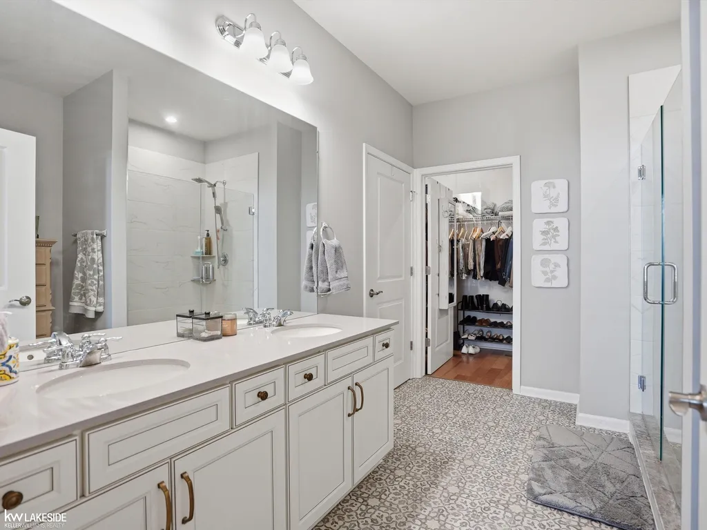 40617 Tulip Trace Clinton Charter Township MI 48036