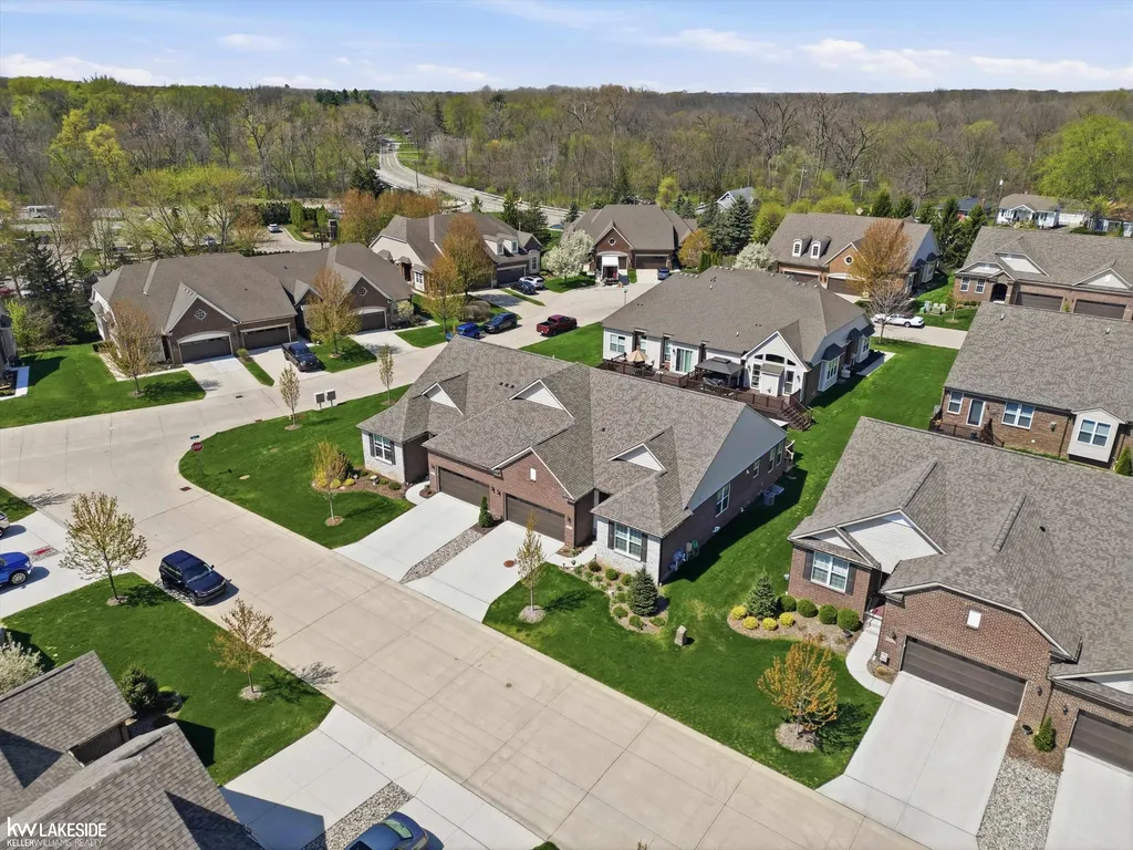 40617 Tulip Trace Clinton Charter Township MI 48036