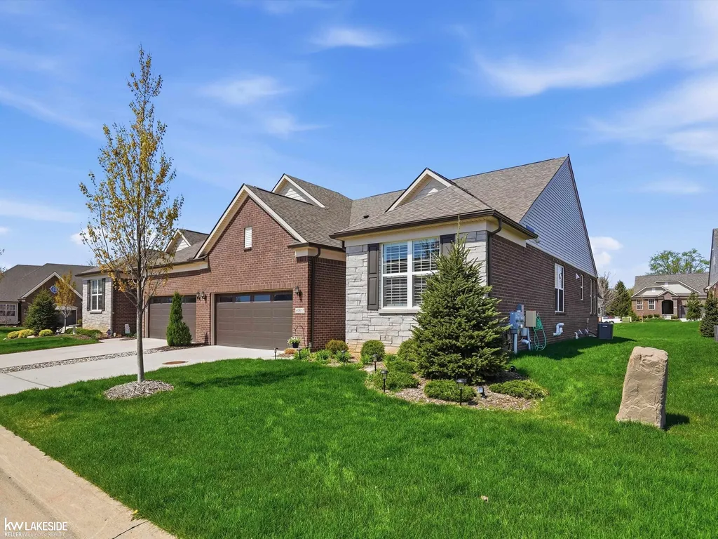 40617 Tulip Trace Clinton Charter Township MI 48036