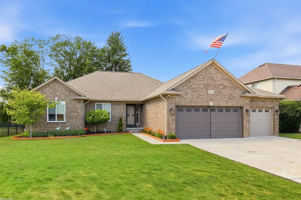 51341 Caroline Drive Chesterfield Township MI 48047