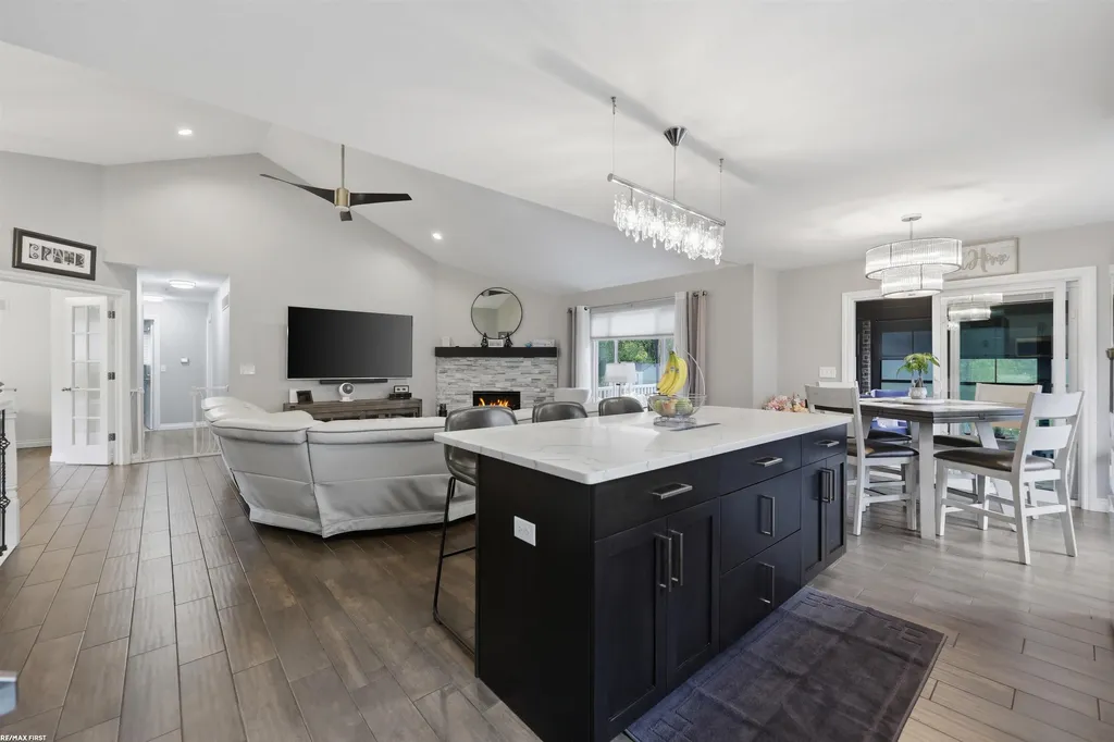 51341 Caroline Drive Chesterfield Township MI 48047