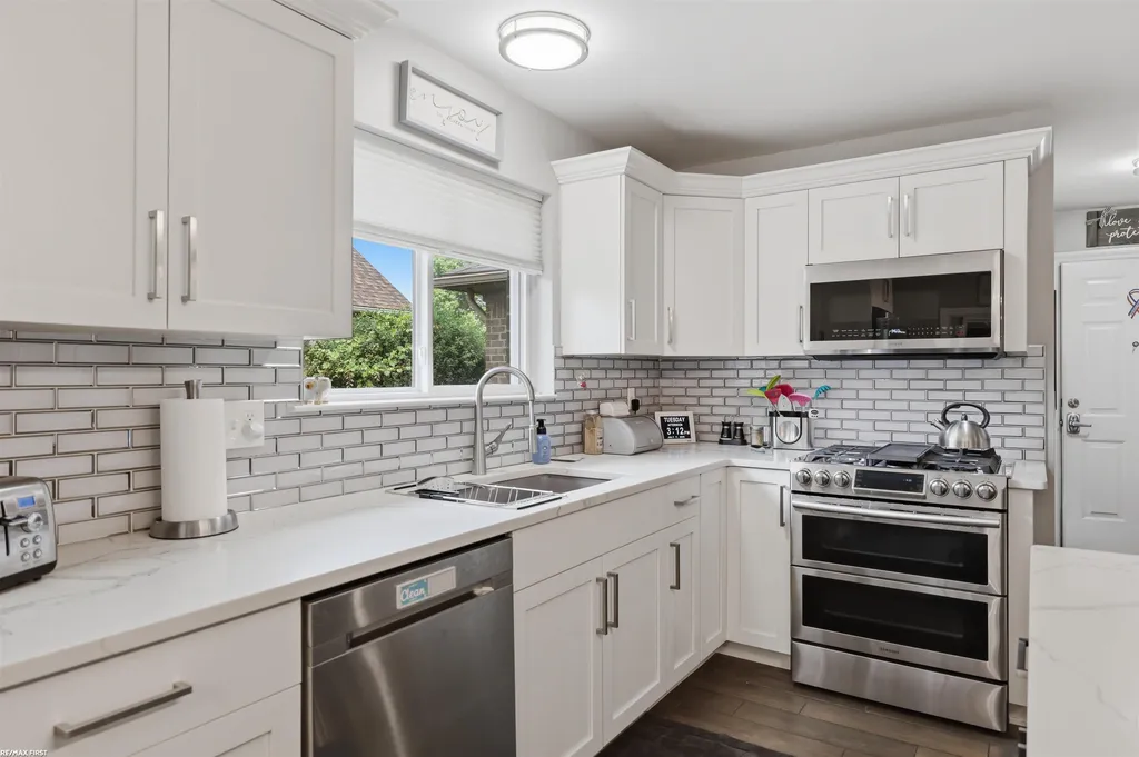51341 Caroline Drive Chesterfield Township MI 48047
