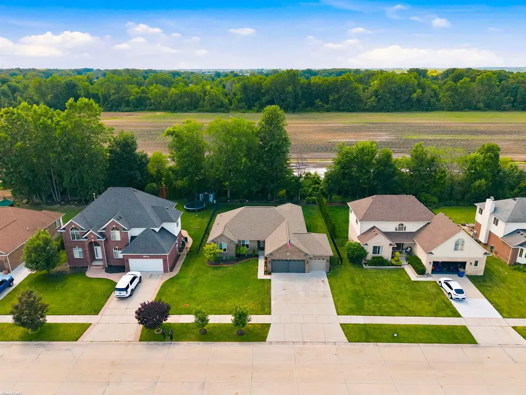 51341 Caroline Drive Chesterfield Township MI 48047