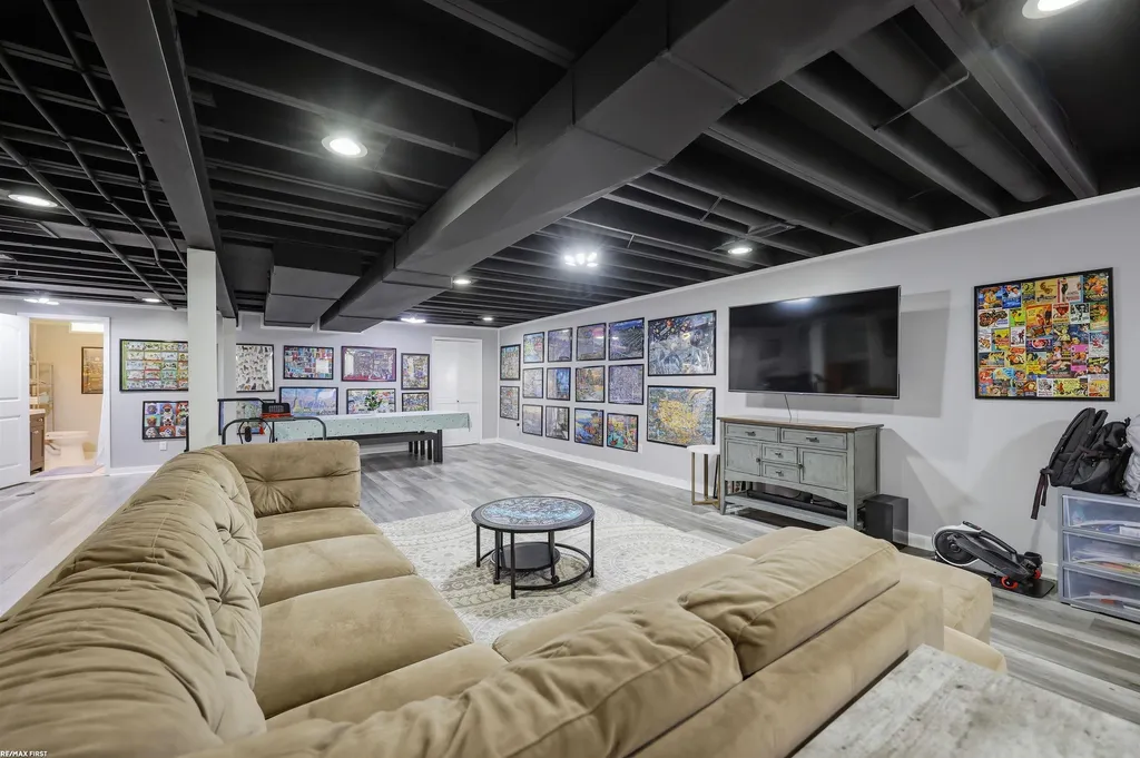 51341 Caroline Drive Chesterfield Township MI 48047