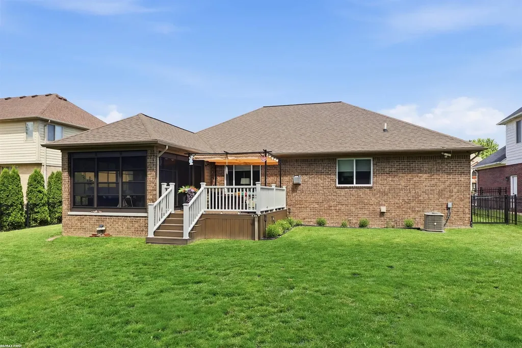 51341 Caroline Drive Chesterfield Township MI 48047