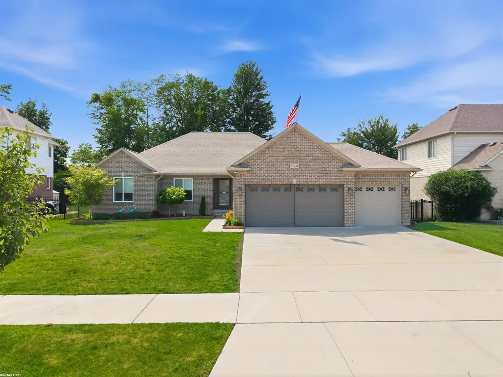 51341 Caroline Drive Chesterfield Township MI 48047