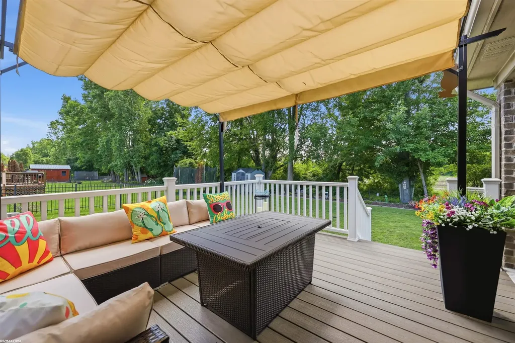 51341 Caroline Drive Chesterfield Township MI 48047