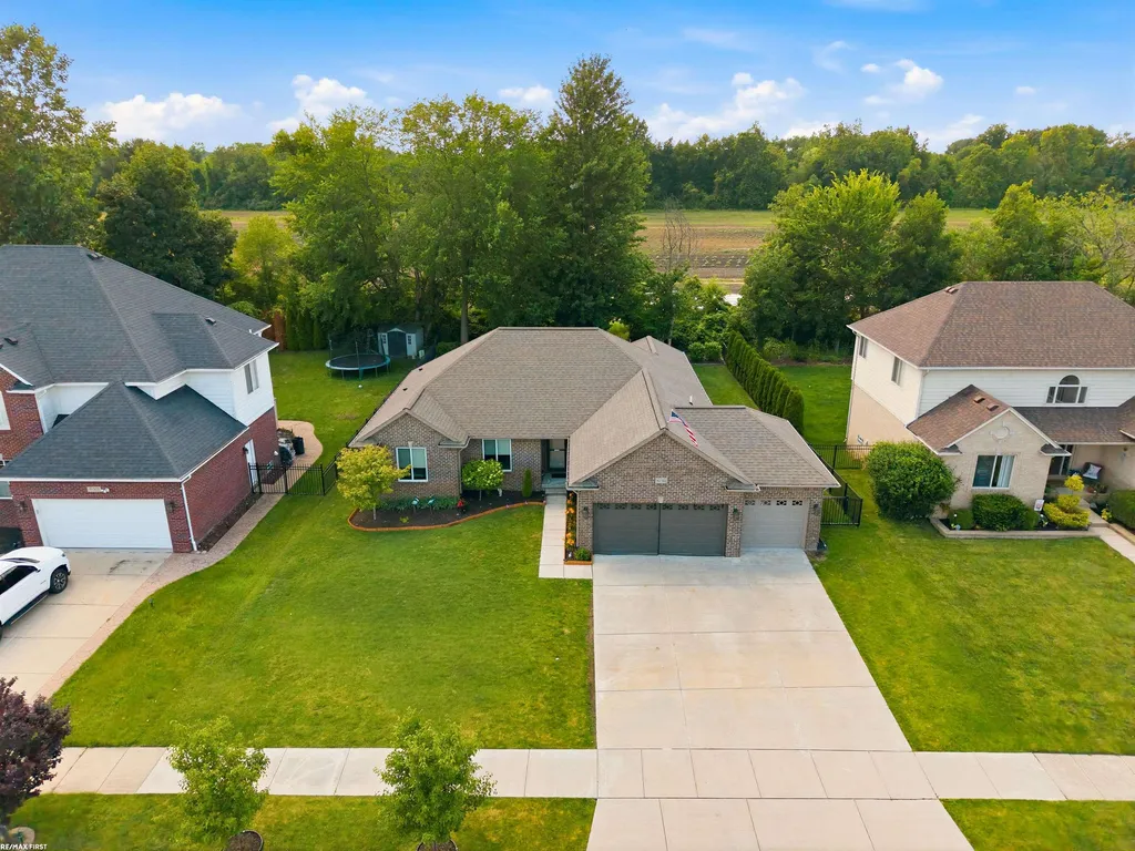 51341 Caroline Drive Chesterfield Township MI 48047