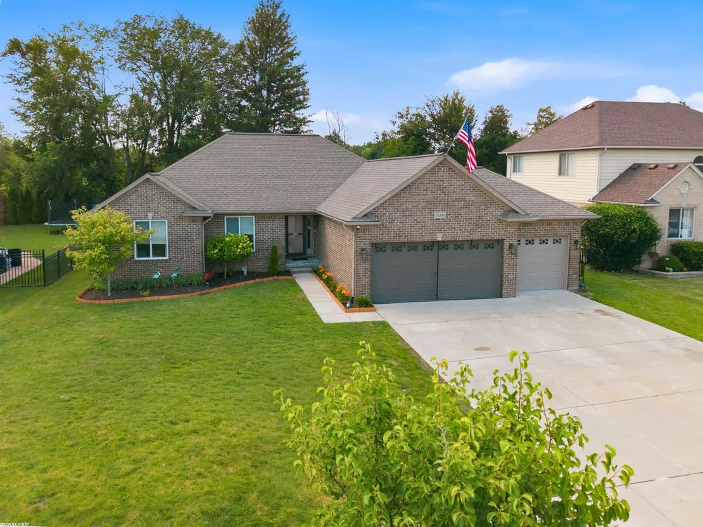 51341 Caroline Drive Chesterfield Township MI 48047