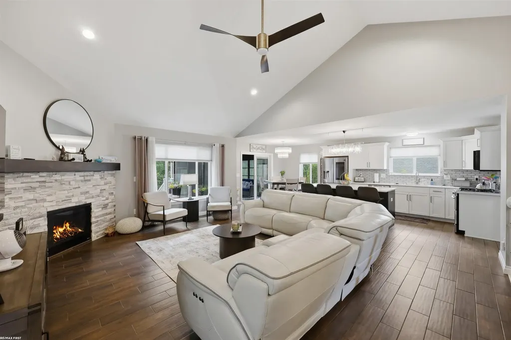 51341 Caroline Drive Chesterfield Township MI 48047