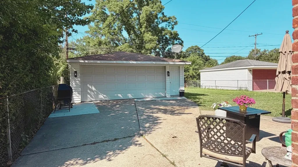 22609 Edgewood Street St. Clair Shores City MI 48080