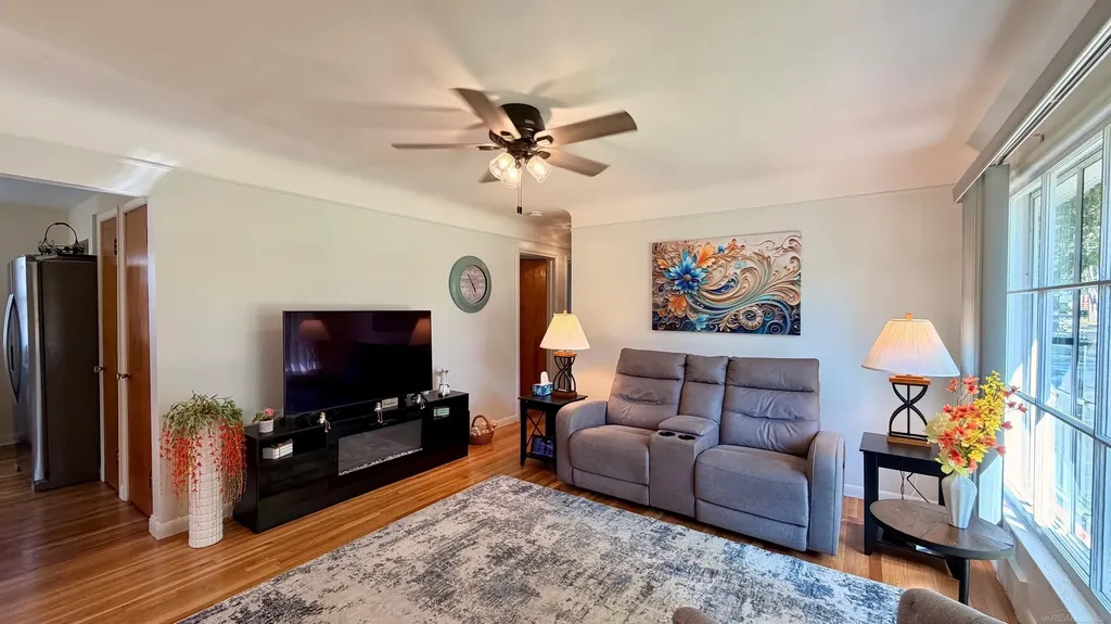 22609 Edgewood Street St. Clair Shores City MI 48080
